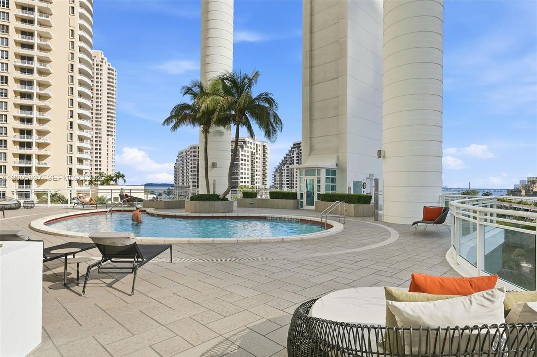 For Sale: $2,695,000 (3 beds, 3 baths, 2065 Square Feet)