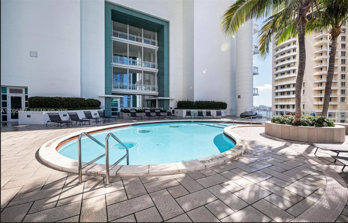 For Sale: $2,695,000 (3 beds, 3 baths, 2065 Square Feet)
