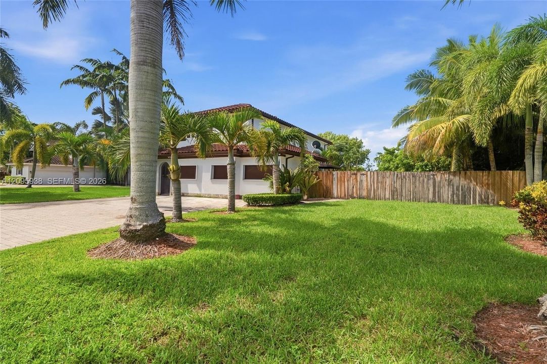 For Sale: $1,200,000 (5 beds, 4 baths, 3598 Square Feet)