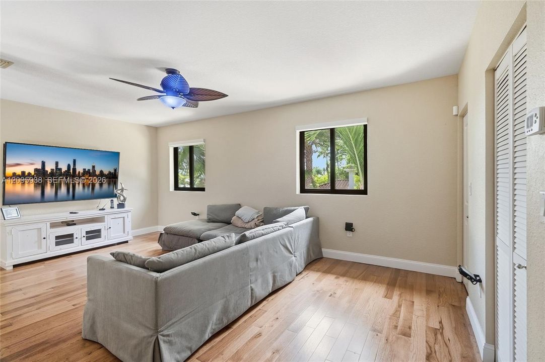 For Sale: $1,200,000 (5 beds, 4 baths, 3598 Square Feet)
