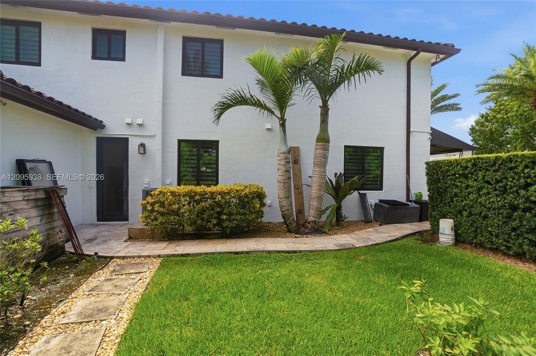 For Sale: $1,200,000 (5 beds, 4 baths, 3598 Square Feet)