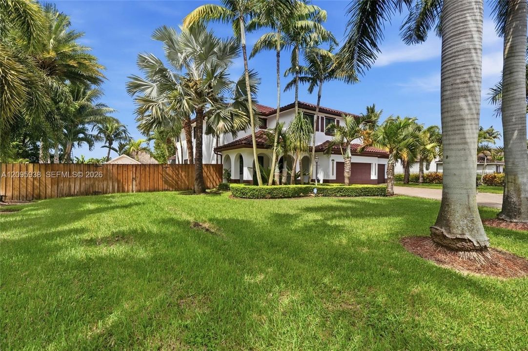 For Sale: $1,200,000 (5 beds, 4 baths, 3598 Square Feet)