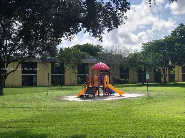 For Rent: $2,350 (2 beds, 2 baths, 900 Square Feet)