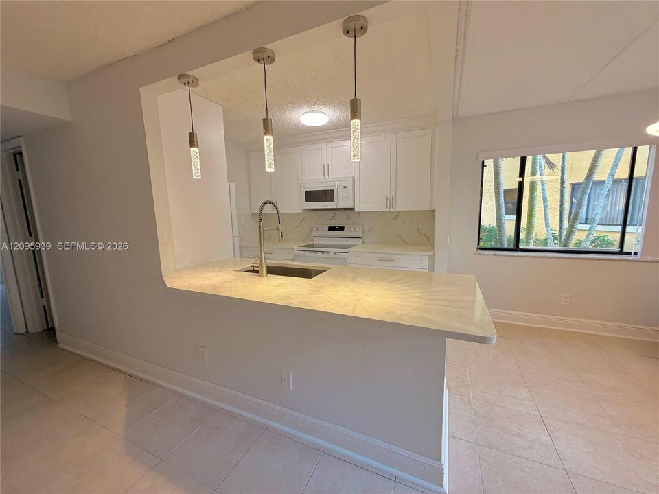 For Rent: $2,350 (2 beds, 2 baths, 900 Square Feet)