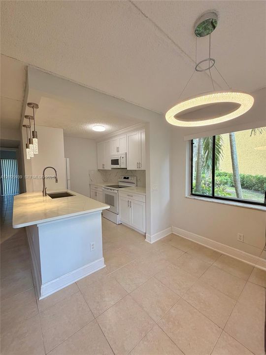 For Rent: $2,350 (2 beds, 2 baths, 900 Square Feet)
