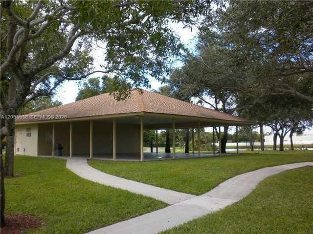 For Rent: $2,350 (2 beds, 2 baths, 900 Square Feet)
