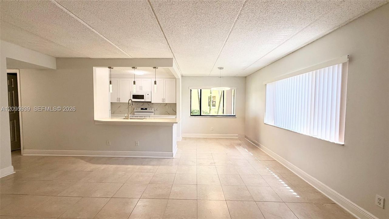 For Rent: $2,350 (2 beds, 2 baths, 900 Square Feet)