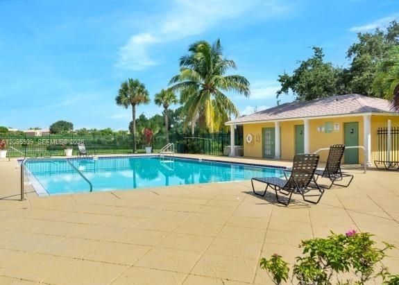 For Rent: $2,350 (2 beds, 2 baths, 900 Square Feet)