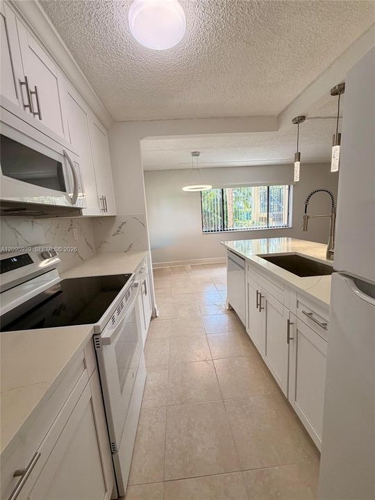 For Rent: $2,350 (2 beds, 2 baths, 900 Square Feet)