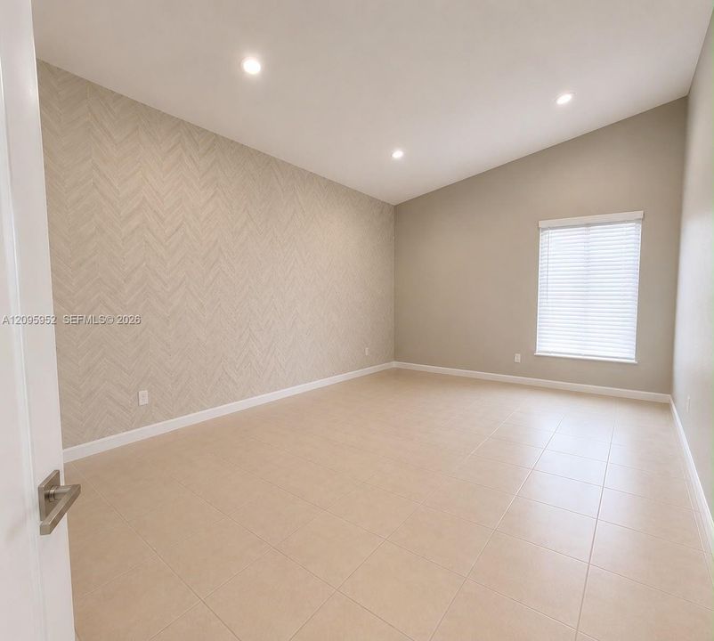 For Sale: $340,000 (2 beds, 2 baths, 1139 Square Feet)