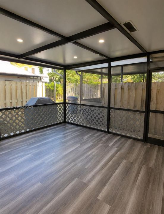 For Sale: $340,000 (2 beds, 2 baths, 1139 Square Feet)