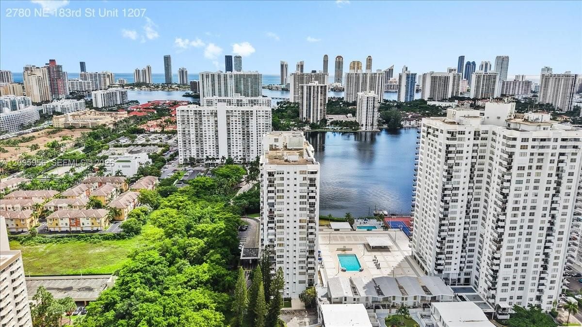 待售: $200,000 (2 贝兹, 2 浴室, 1058 平方英尺)