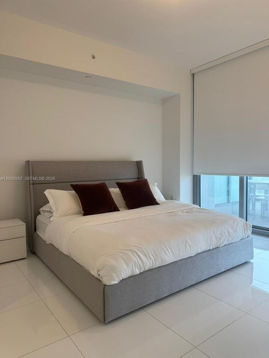 出租: $6,000 (2 贝兹, 2 浴室, 1185 平方英尺)