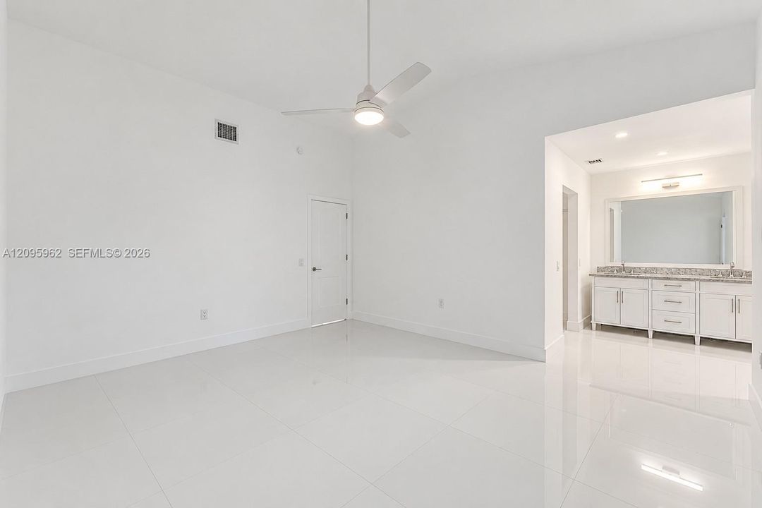 В аренду: $4,650 (4 спален, 3 ванн, 1869 Квадратных фут)