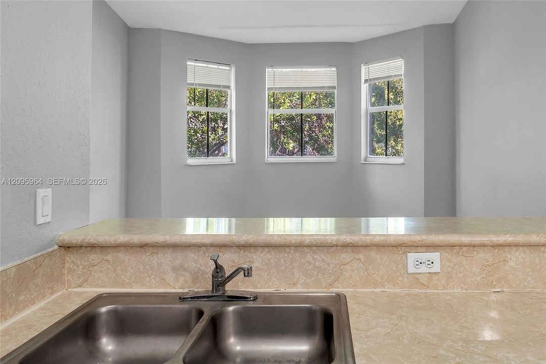 For Rent: $1,700 (3 beds, 2 baths, 1182 Square Feet)