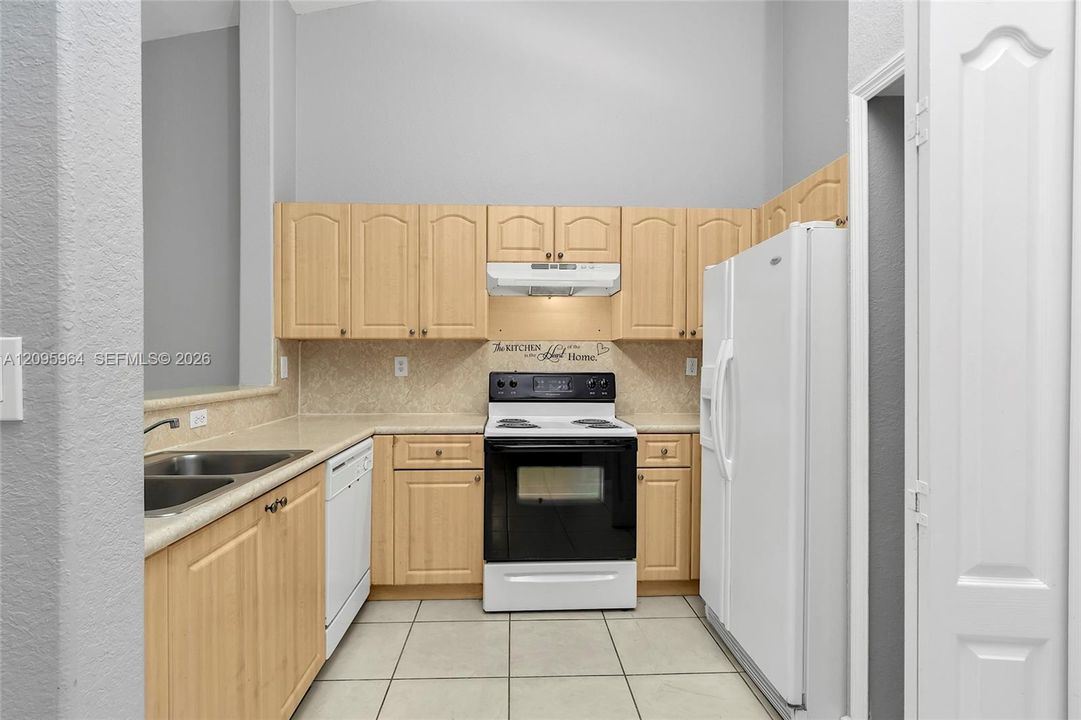 For Rent: $1,700 (3 beds, 2 baths, 1182 Square Feet)