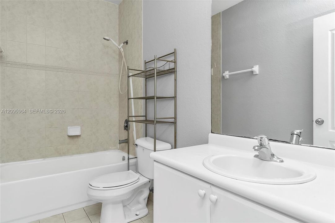 For Rent: $1,700 (3 beds, 2 baths, 1182 Square Feet)