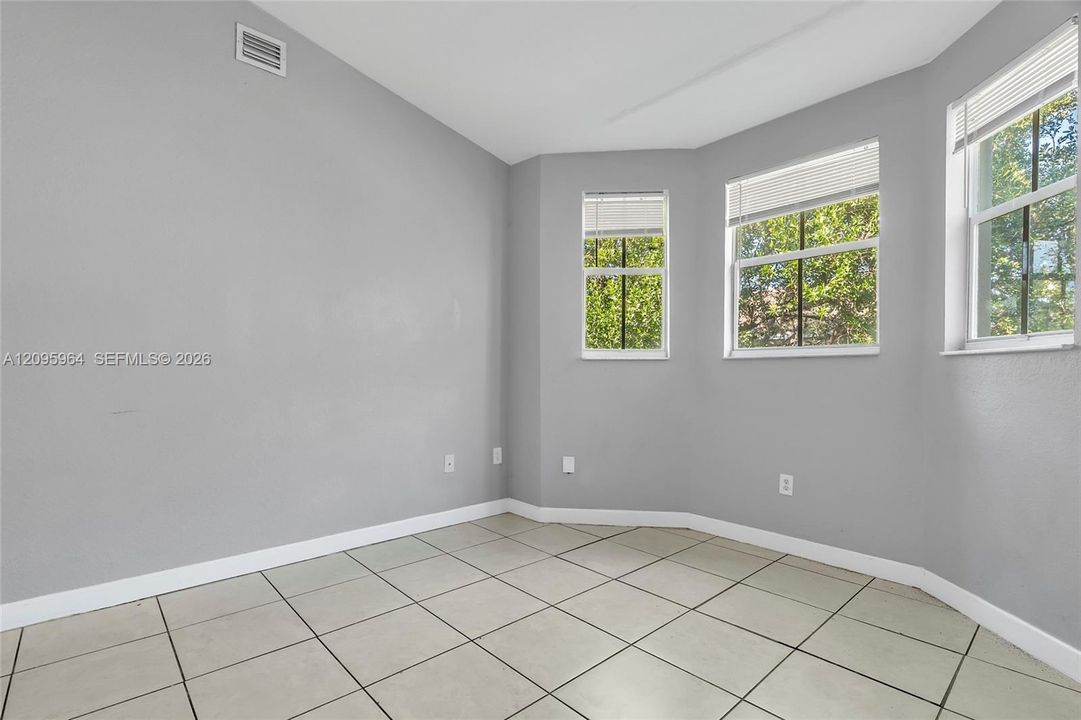 For Rent: $1,700 (3 beds, 2 baths, 1182 Square Feet)