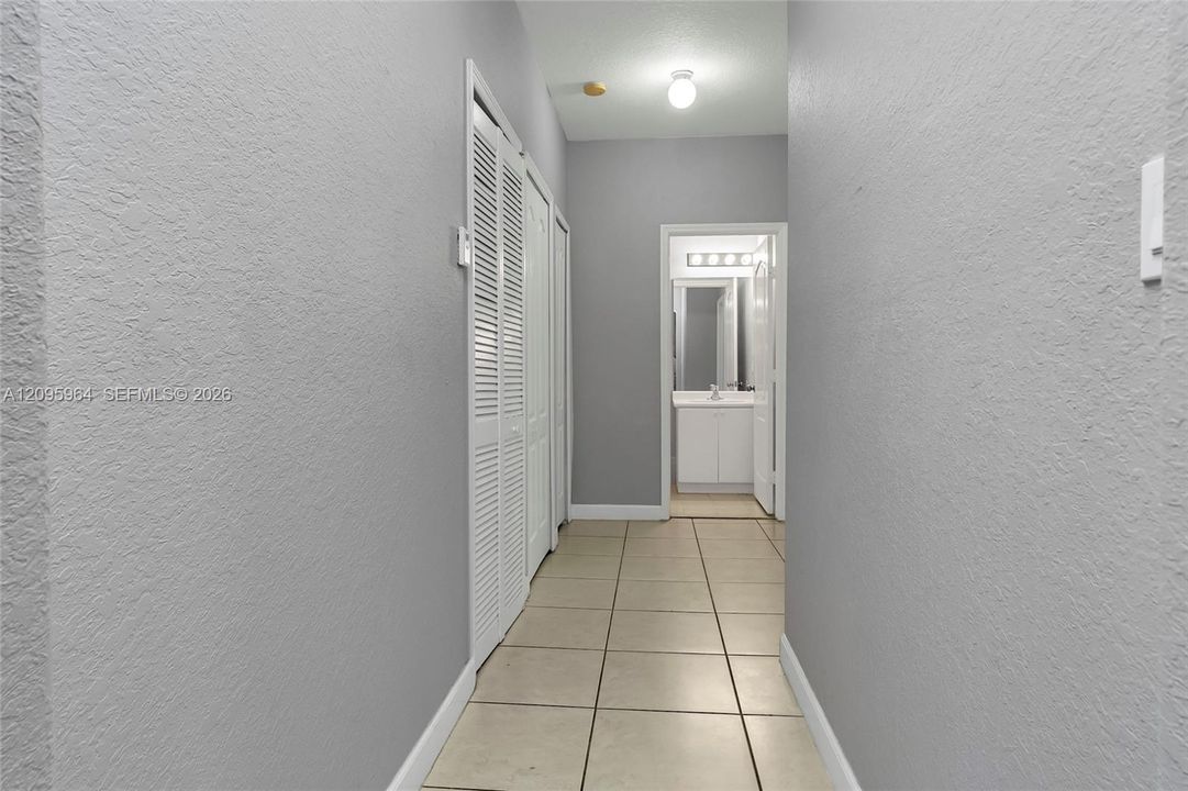 For Rent: $1,700 (3 beds, 2 baths, 1182 Square Feet)