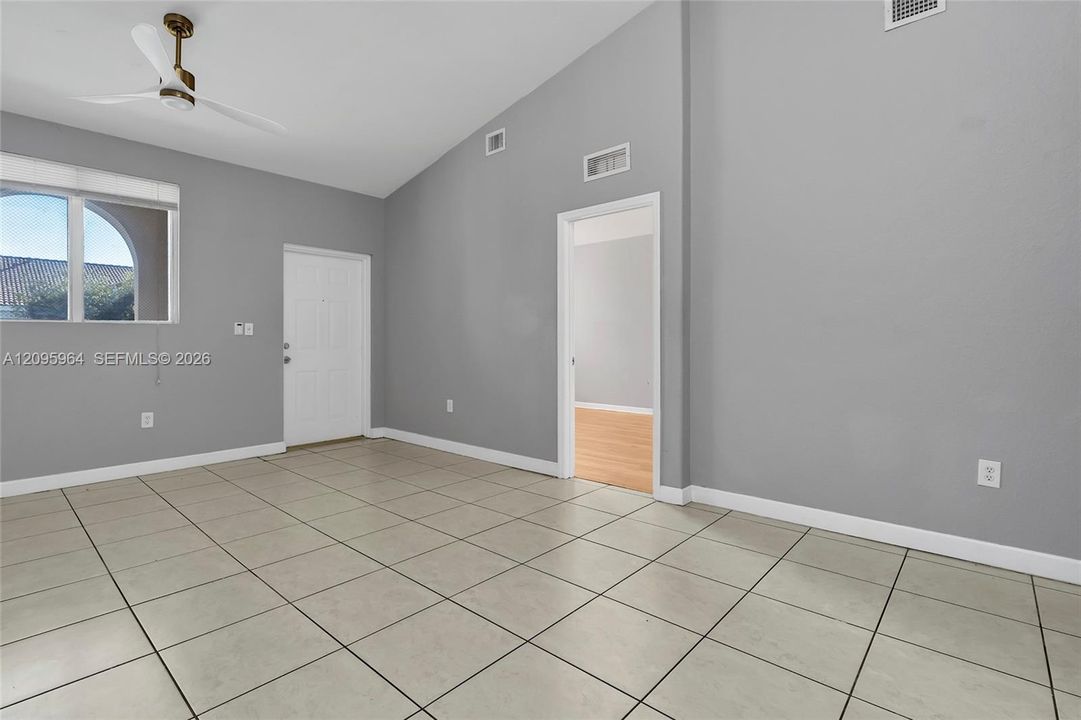 For Rent: $1,700 (3 beds, 2 baths, 1182 Square Feet)