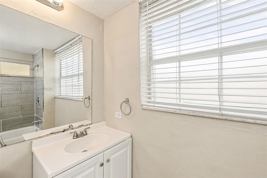For Rent: $2,860 (4 beds, 2 baths, 1360 Square Feet)