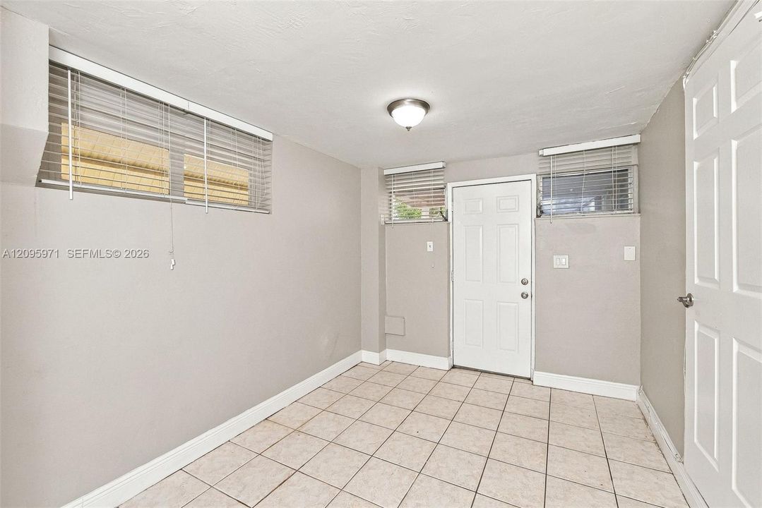 For Rent: $2,860 (4 beds, 2 baths, 1360 Square Feet)