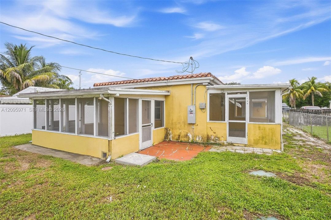 For Rent: $2,860 (4 beds, 2 baths, 1360 Square Feet)