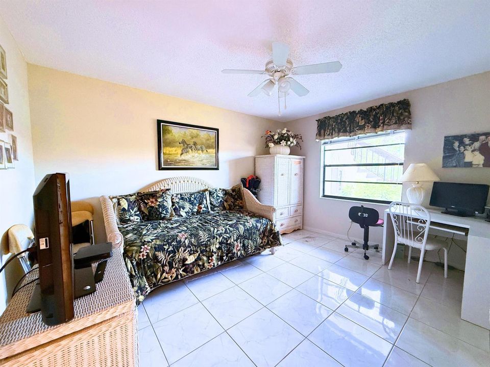 8410 Casa Del Lago E 25