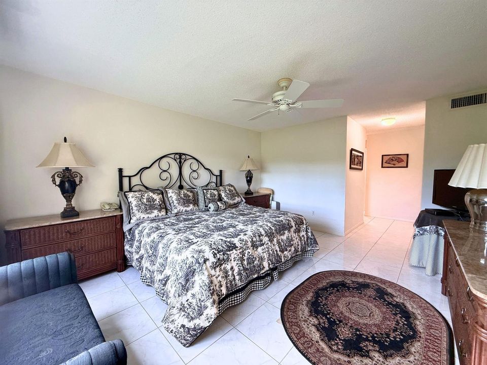 8410 Casa Del Lago E 16