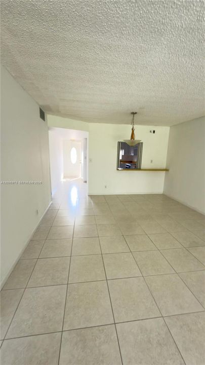 En Venta: $200,000 (2 camas, 2 baños, 1170 Pies cuadrados)