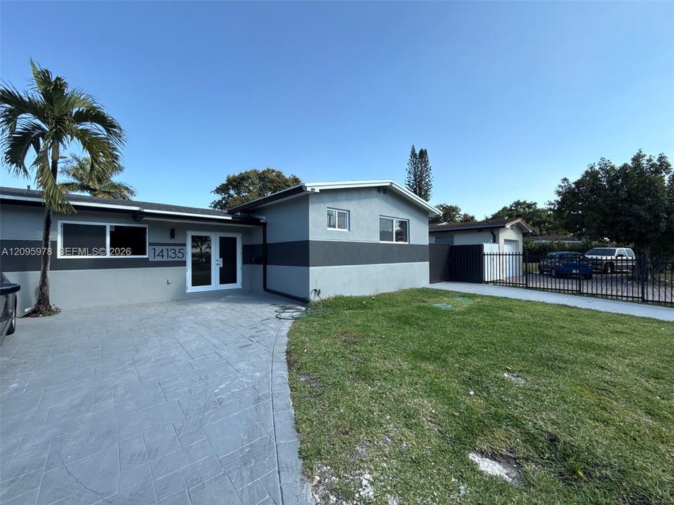 For Sale: $1,185,000 (3 beds, 4 baths, 5146 Square Feet)