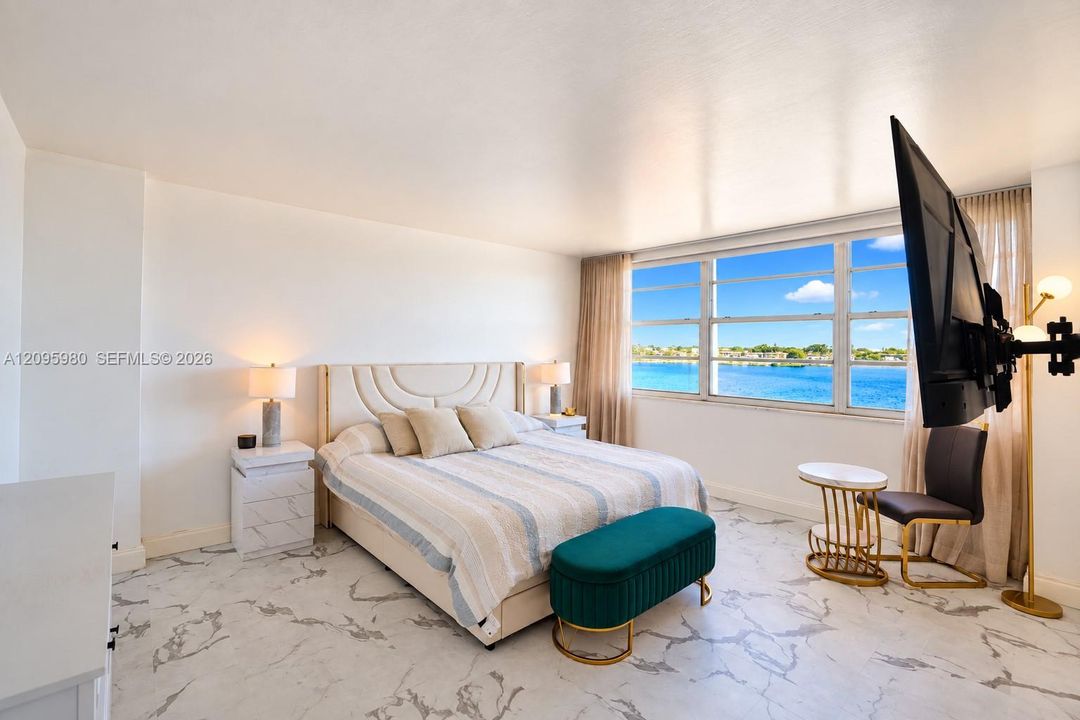 For Sale: $215,000 (2 beds, 2 baths, 1140 Square Feet)