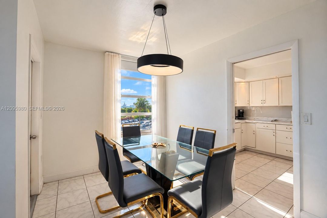 For Sale: $215,000 (2 beds, 2 baths, 1140 Square Feet)