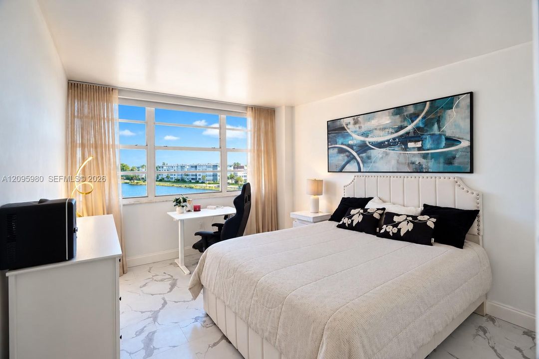 For Sale: $215,000 (2 beds, 2 baths, 1140 Square Feet)