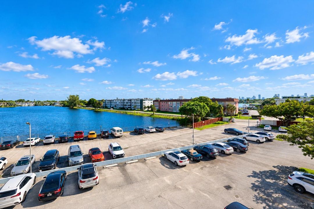 For Sale: $215,000 (2 beds, 2 baths, 1140 Square Feet)