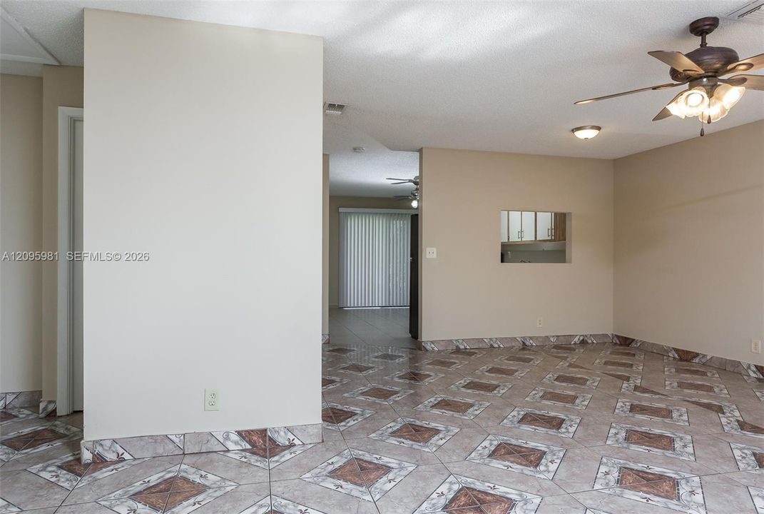 В аренду: $2,275 (3 спален, 2 ванн, 1418 Квадратных фут)