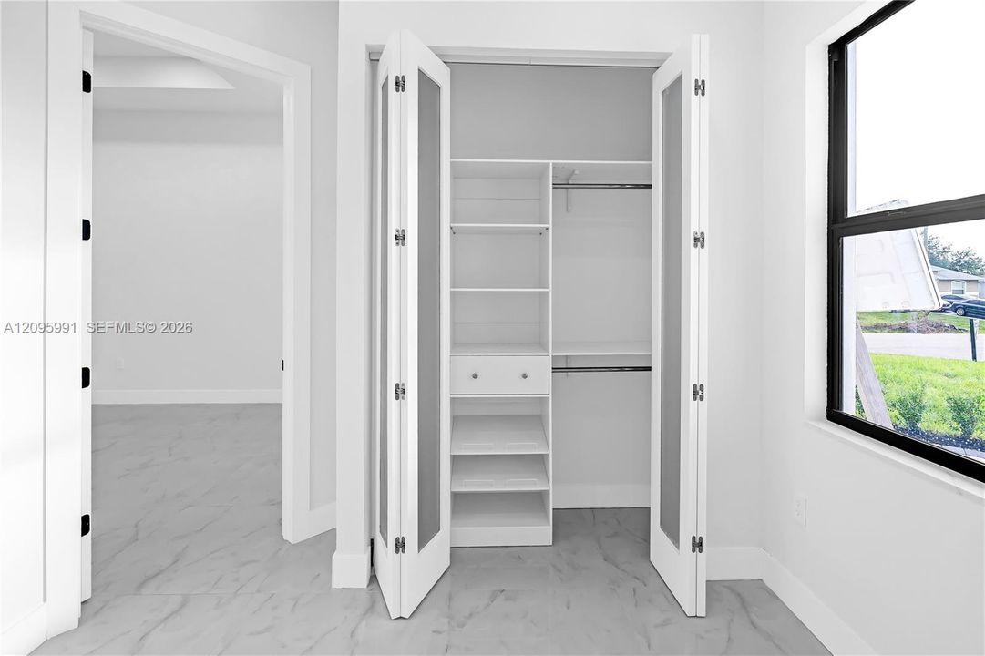 На продажу: $489,900 (3 спален, 2 ванн, 1903 Квадратных фут)