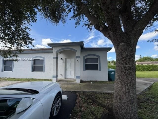En Venta: $310,000 (3 camas, 2 baños, 1160 Pies cuadrados)