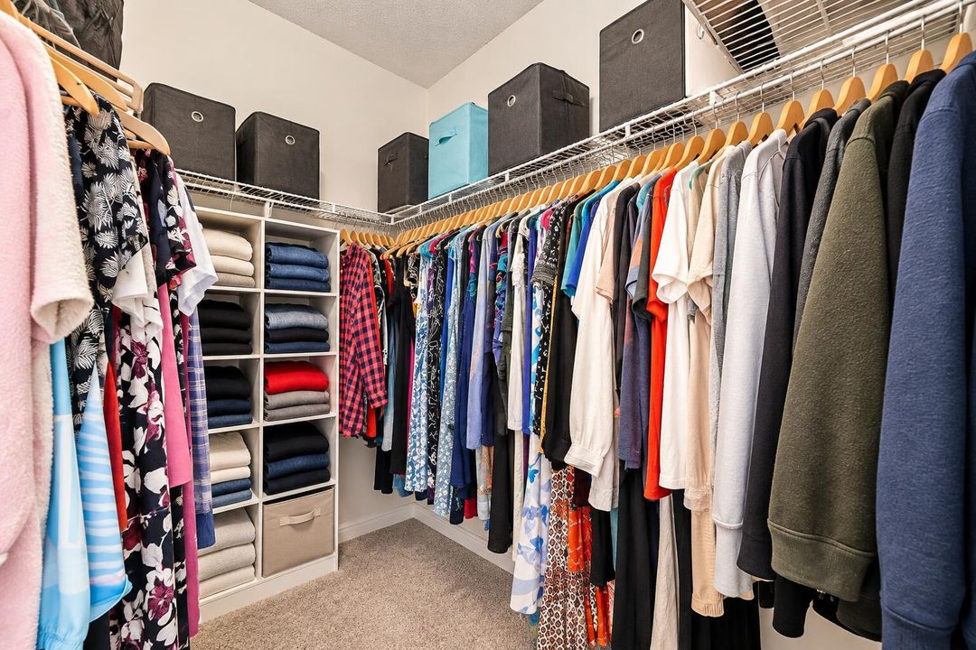 CLOSET (1)