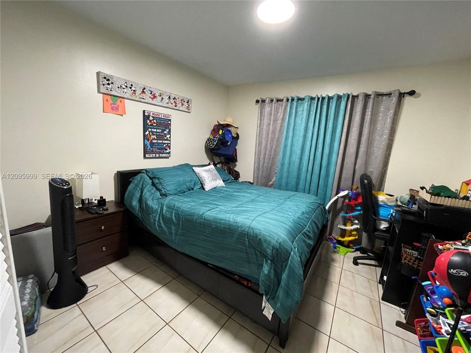 For Rent: $2,300 (2 beds, 2 baths, 930 Square Feet)