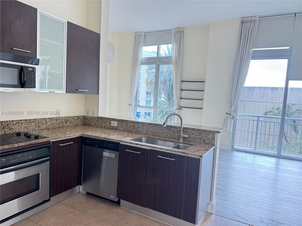 В аренду: $2,600 (1 спален, 1 ванн, 820 Квадратных фут)