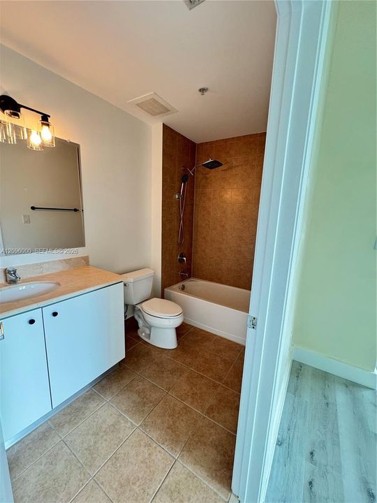 В аренду: $2,600 (1 спален, 1 ванн, 820 Квадратных фут)