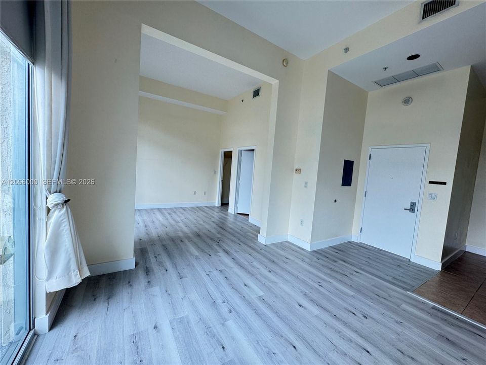В аренду: $2,600 (1 спален, 1 ванн, 820 Квадратных фут)