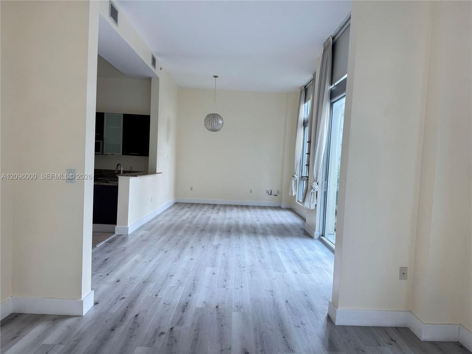 В аренду: $2,600 (1 спален, 1 ванн, 820 Квадратных фут)