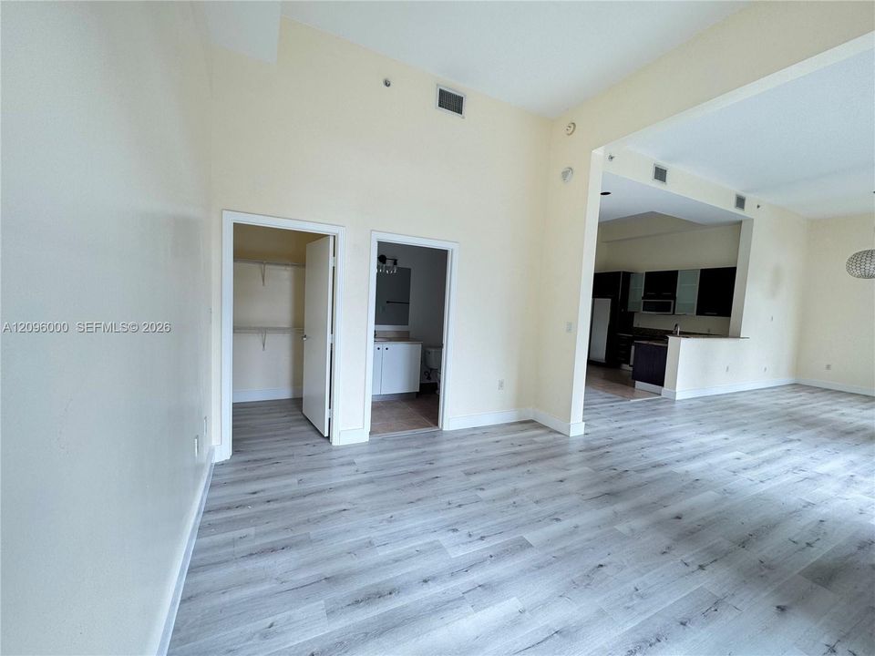 В аренду: $2,600 (1 спален, 1 ванн, 820 Квадратных фут)