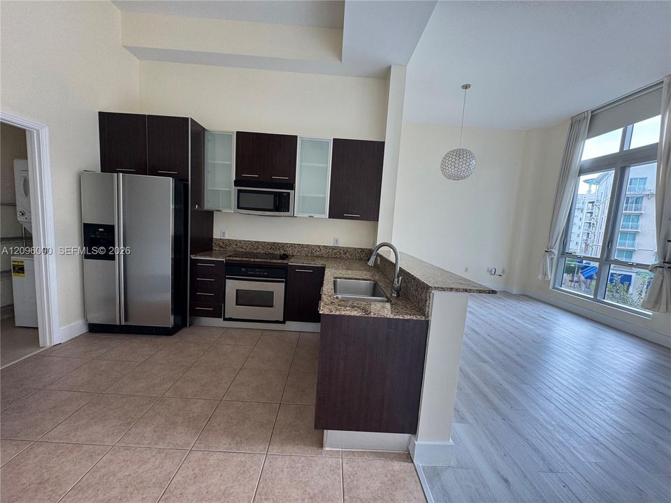 В аренду: $2,600 (1 спален, 1 ванн, 820 Квадратных фут)