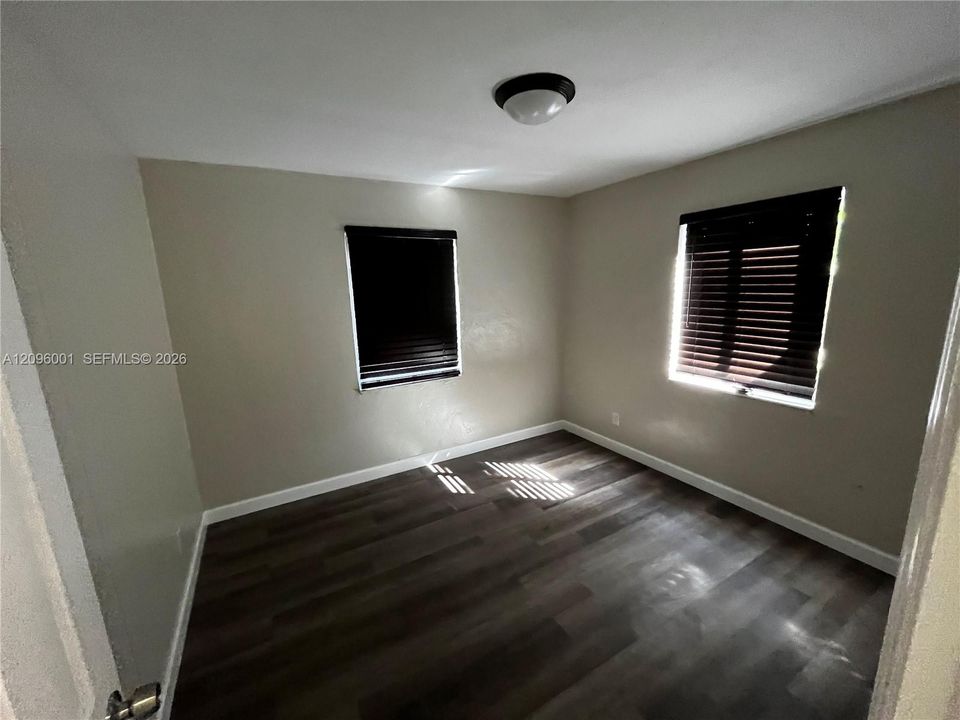 For Rent: $2,650 (3 beds, 1 baths, 800 Square Feet)