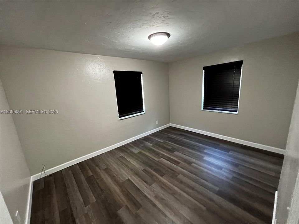 For Rent: $2,650 (3 beds, 1 baths, 800 Square Feet)