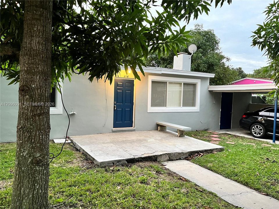 For Rent: $2,650 (3 beds, 1 baths, 800 Square Feet)