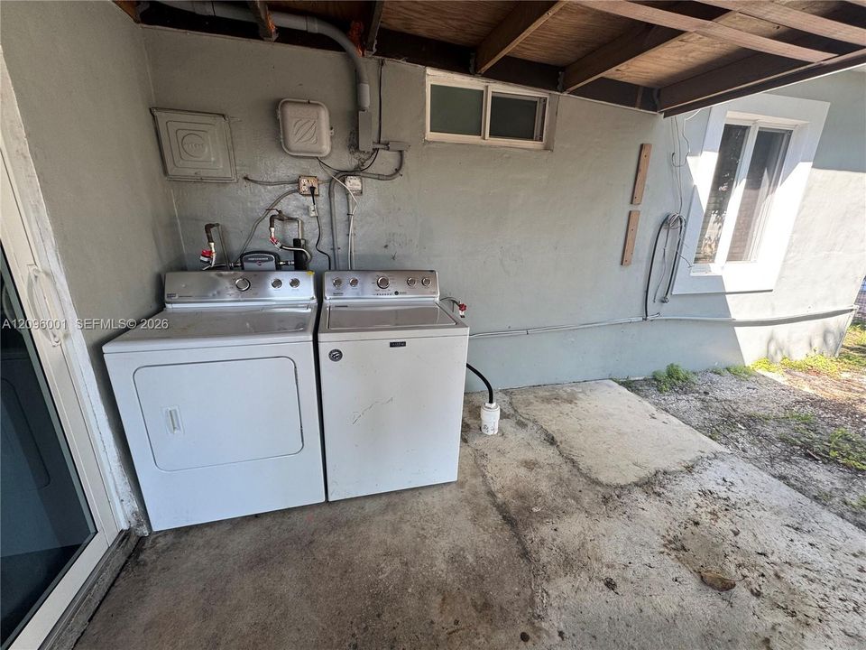 For Rent: $2,650 (3 beds, 1 baths, 800 Square Feet)